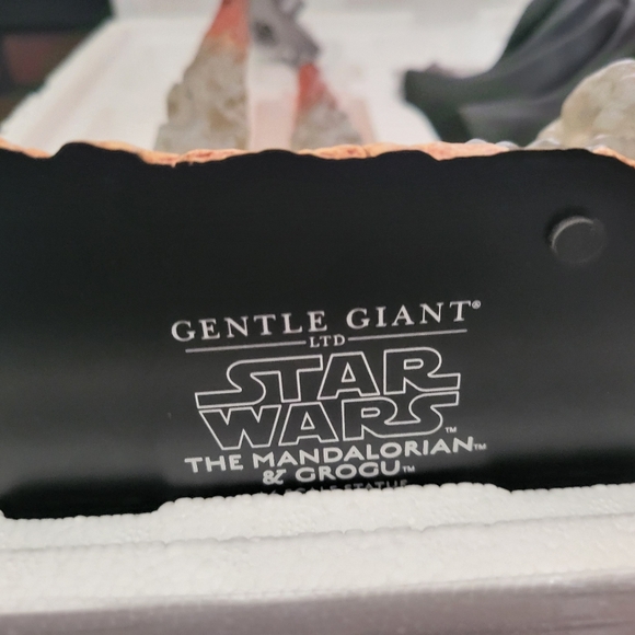 Star Wars Mandalorian with Guru sculpture - Picture 5 of 6